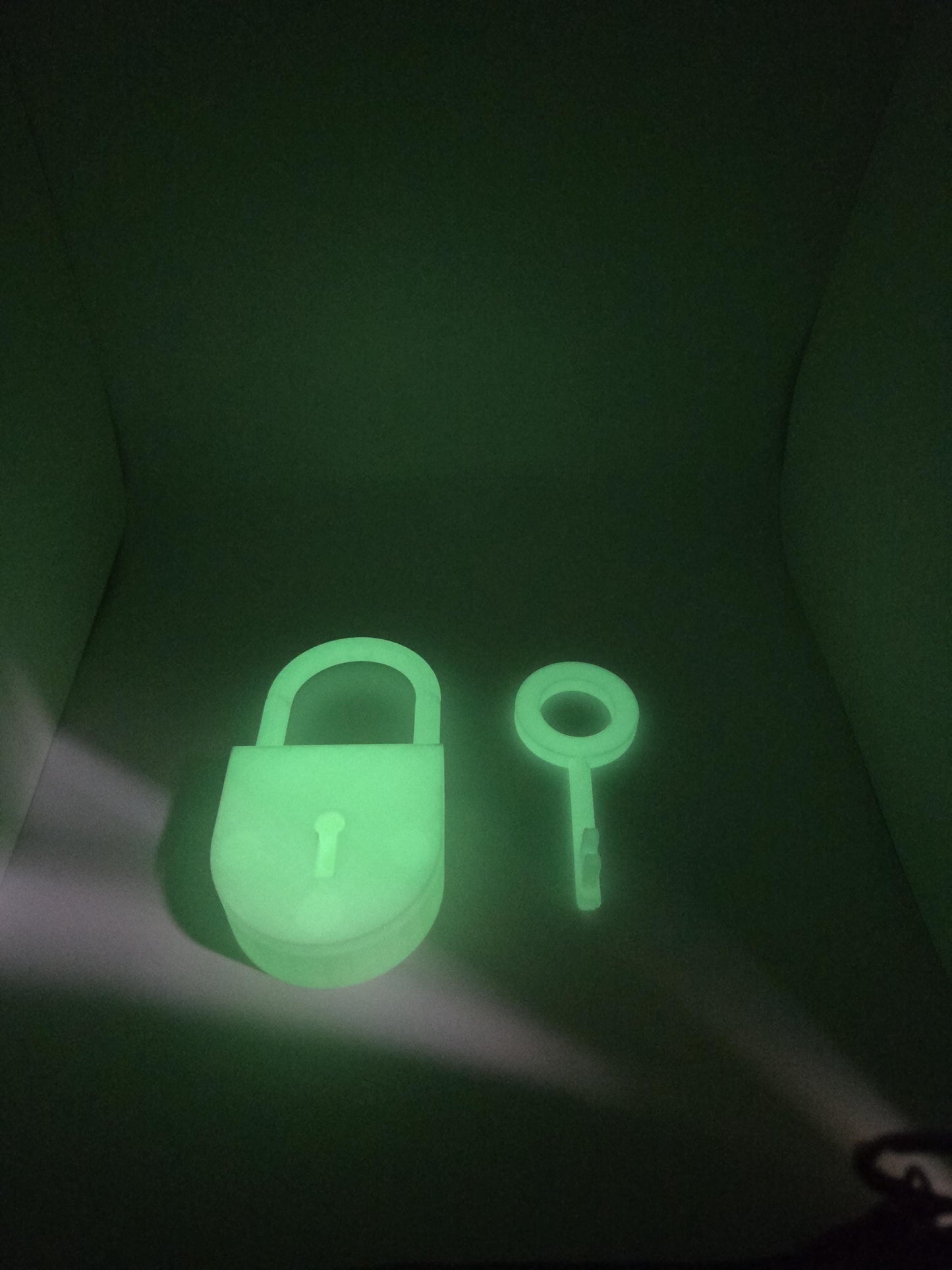 Giant 3D Printed Padlock – Oversized Prop & Costume Accessory!